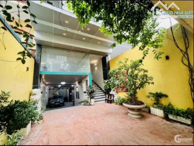 Bán nhà phố Võng Thị, view đẹp Hồ Tây, DT trên 100 m2, 10 tầng, ở sướng