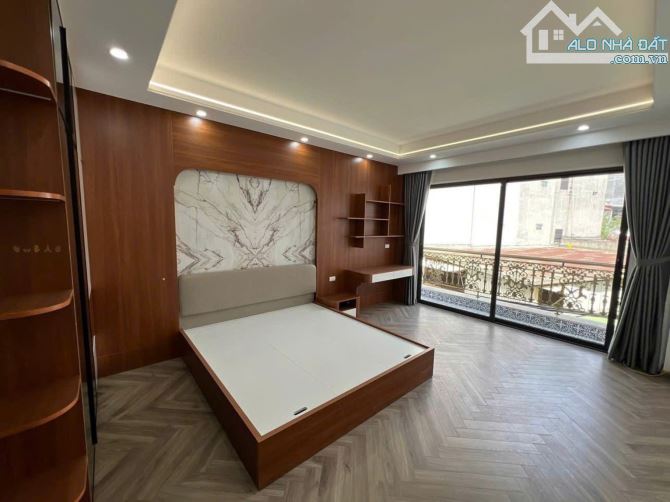 BÁN GẤP NHÀ PHỐ XUÂN THUỶ, CẦU GIẤY - DT 52m² - 7 TẦNG - THANG MÁY - Ô TÔ ĐỖ CỬA
