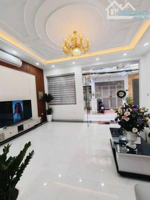 6 tầng thang máy ngõ thông oto gần Chùa Bộc, full nội thất 58m2 x mtiền 5m. Giá 18.8 tỷ