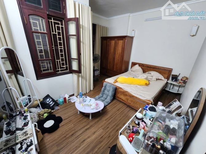 Lương Khánh Thiện ,diện tích 45/58mT1. 5tầng . MT 4.8m. 13 tỷ Hoàng Mai