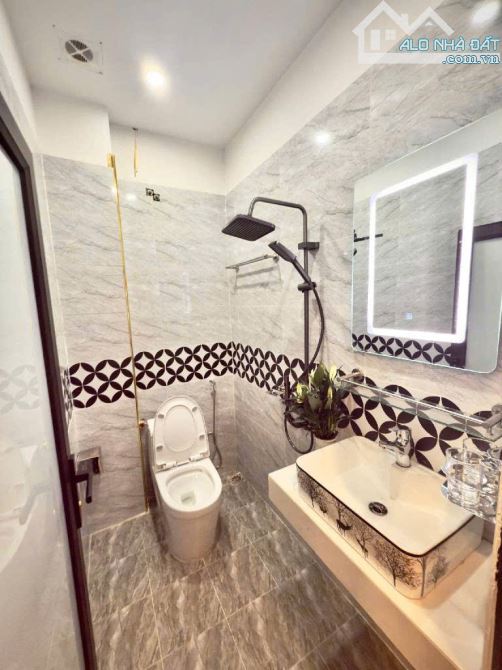 33m² – Nhà 5 tầng Bạch Đằng chỉ 7.49 tỷ – Khu siêu hiếm nhà bán, tiện ích bủa vây