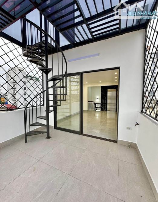 Ô TÔ ĐỖ CỬA- NHÀ Ở XUÂN LA_TÂY HỒ- DT 55m2, 5 TẦNG THANG MÁY- NGÕ KINH DOANH- 16 TỶ