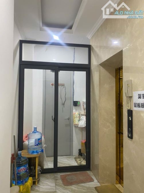 - Bán nhà mặt phố Lò Đúc 70m2 x 7 tầng thang máy, lô góc, mặt tiền 5m, nhà mới xây, đang c