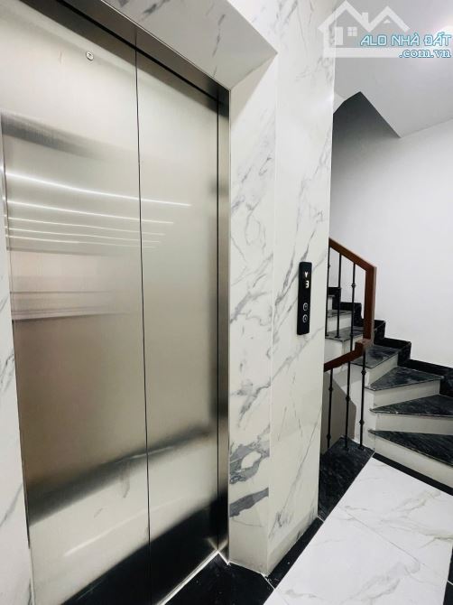 7T thang máy mặt phố Đê La Thành, lô góc bề thế, gara, thông sàn, 60m2 24.5 TỶ