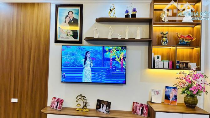 Sang trọng đẳng cấp 7 tầng thang máy Nguyễn An Ninh oto đỗ 30m, 45m2 sổ. Giá 15.8 tỷ