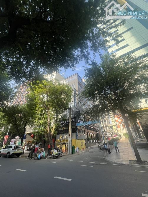 Bán căn góc 2 mặt tiền 8A Lê Thánh Tôn, P. Bến Nghé, Quận 1| 7 tầng|HĐT 258,1tr/th - 1