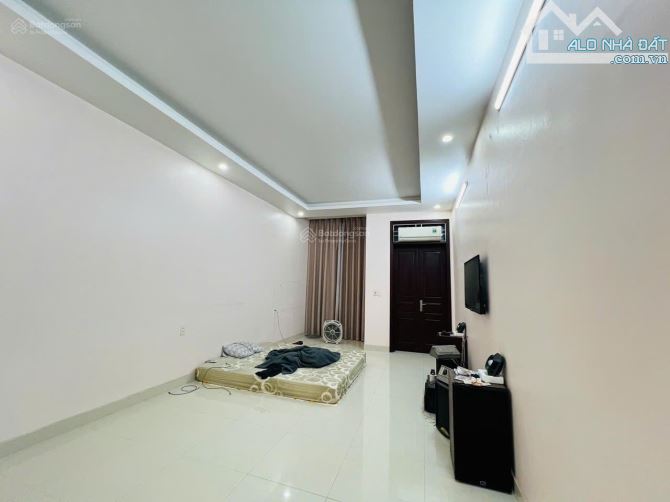 Nhà 4 tầng x 76m mặt đường Cát Cụt. Giá 15.5 tỷ - 1