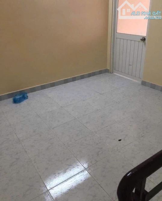 Nhà đẹp Phan Văn Trị, 1 trệt 1 lầu, 3PN, giá rẻ chỉ 10tr 	4.	Nhà hẻm an ninh - 1