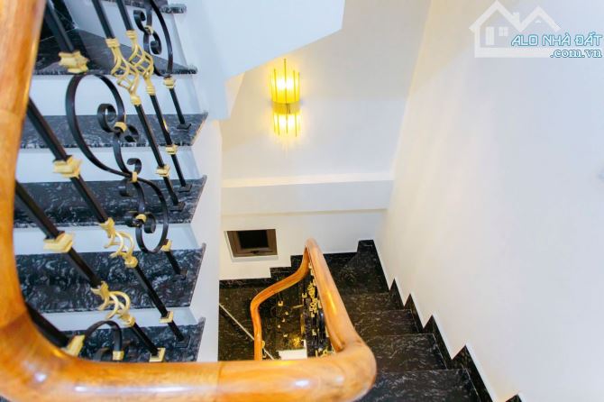 Sang trọng đẳng cấp 7 tầng thang máy Nguyễn An Ninh oto đỗ 30m, 45m2 sổ. Giá 15.8 tỷ