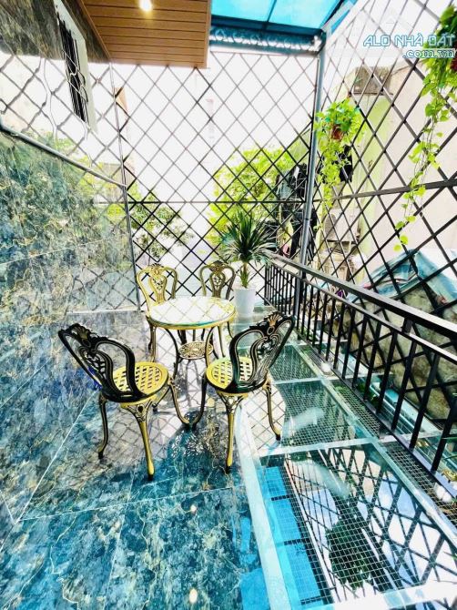 Nhà đẹp ngõ 553 Giải Phóng, oto tránh đỗ 20m, lô góc, full nội thất 50m2. Giá 11.8 tỷ