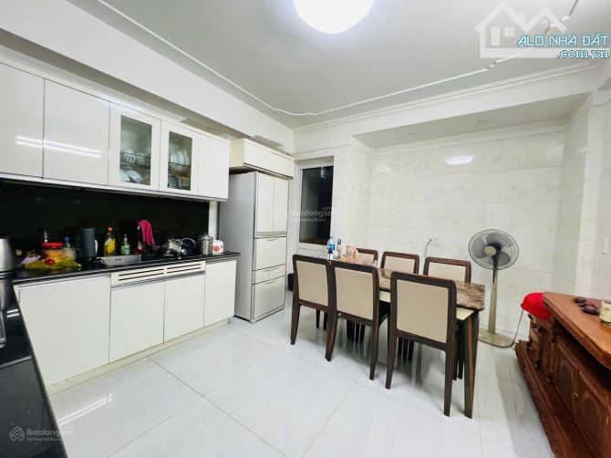 Nhà 4 tầng x 76m mặt đường Cát Cụt. Giá 15.5 tỷ - 2