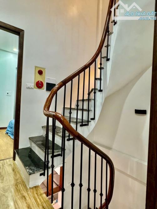 Nhà đẹp xây mới ngõ thông oto kdoanh cách 30m Lê Thanh Nghị sổ 42m2 x 6 tầng. Giá 13.2 tỷ