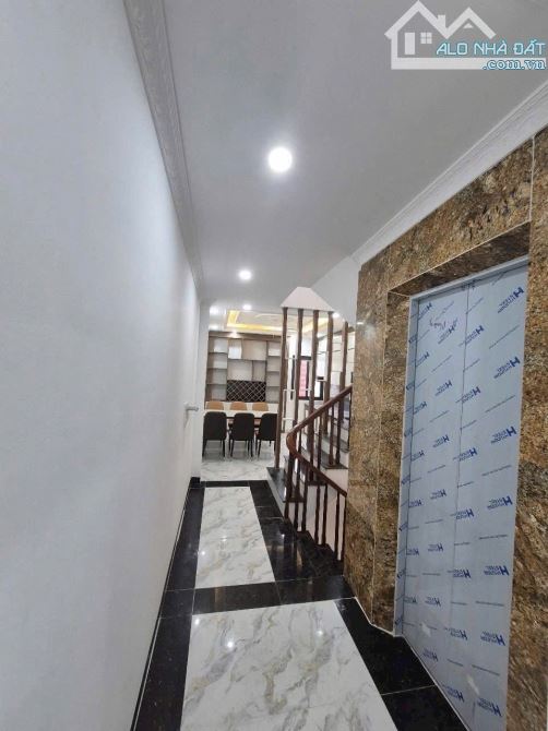 Ngọc Hồi , Qlo 1A nhà đẹp 5 tầng, Thang máy_ Kinh doanh đắc địa. Chỉ hơn 9 tỷ