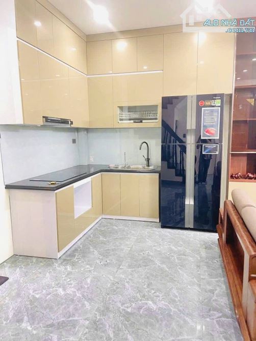 Nhà đẹp ngõ 553 Giải Phóng, oto tránh đỗ 20m, lô góc, full nội thất 50m2. Giá 11.8 tỷ