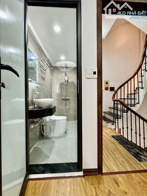 Nhà đẹp xây mới ngõ thông oto kdoanh cách 30m Lê Thanh Nghị sổ 42m2 x 6 tầng. Giá 13.2 tỷ