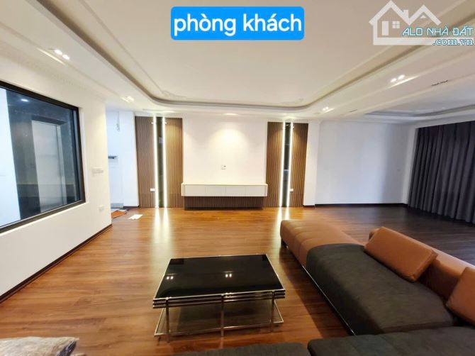 Phố TRẠM LONG BIÊN 7 Tầng THANG MÁY mặt phố KD. 2 Ô TÔ NGỦ TRONG NHÀ. DT hơn 80m2 . GIÁ