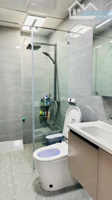 Sang trọng đẳng cấp 7 tầng thang máy Nguyễn An Ninh oto đỗ 30m, 45m2 sổ. Giá 15.8 tỷ