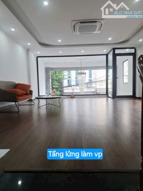 Phố TRẠM LONG BIÊN 7 Tầng THANG MÁY mặt phố KD. 2 Ô TÔ NGỦ TRONG NHÀ. DT hơn 80m2 . GIÁ