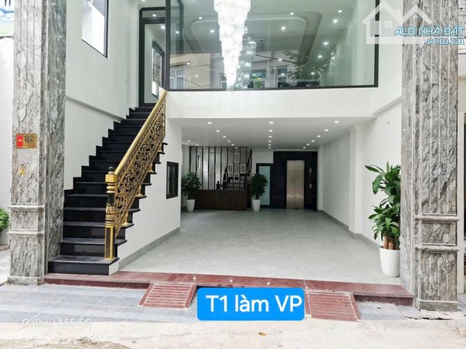 Phố TRẠM LONG BIÊN 7 Tầng THANG MÁY mặt phố KD. 2 Ô TÔ NGỦ TRONG NHÀ. DT hơn 80m2 . GIÁ