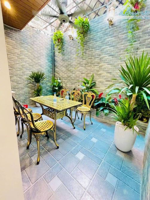 Nhà đẹp ngõ 553 Giải Phóng, oto tránh đỗ 20m, lô góc, full nội thất 50m2. Giá 11.8 tỷ