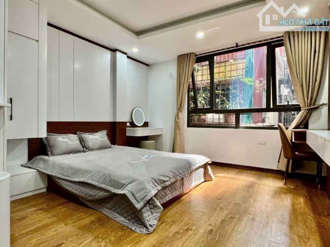 Nhà đẹp xây mới ngõ thông oto kdoanh cách 30m Lê Thanh Nghị sổ 42m2 x 6 tầng. Giá 13.2 tỷ