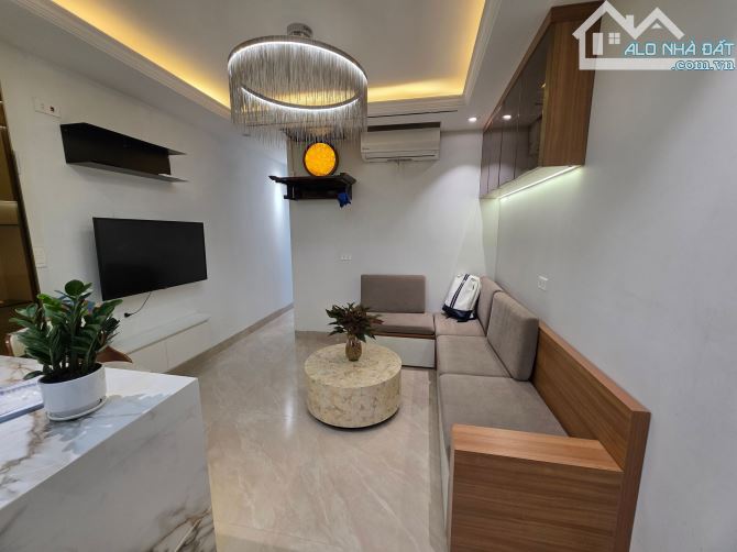 BÁN TẬP THỂ VIP TẦNG 1 – NHÀ A, NGÕ 43 VỌNG HÀ, HOÀN KIẾM. 75M² – 3PN. 4,56 TỶ