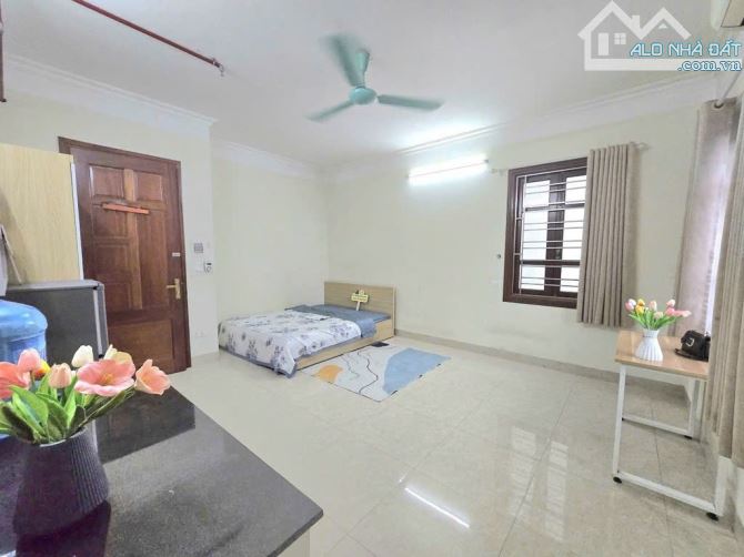 Cho Thuê CCMN 102 Pháo Đài Láng Đống Đa 35m2 Studio Cửa Sổ Ban Công Thang Máy Giặt Riêng - 1