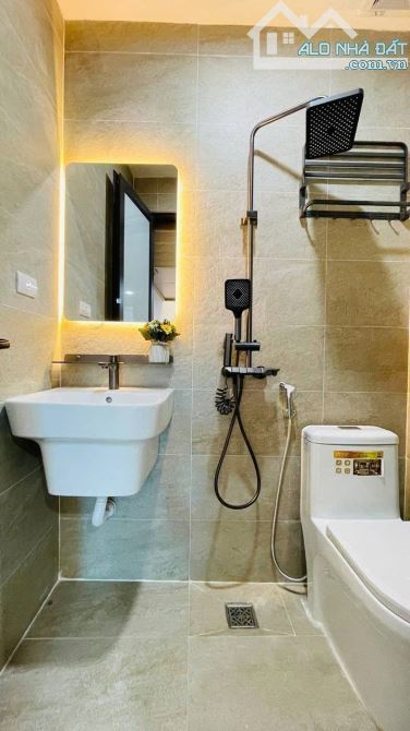 Bán tòa nhà căn hộ dịch vụ cao cấp Đống Đa - 7 tầng thang máy, 22 phòng, dòng tiền 90 tr