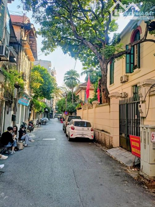 Chủ cần bán nhanh căn nhà tầng 2 biệt thự Nguyễn Chế Nghĩa Hoàn Kiếm