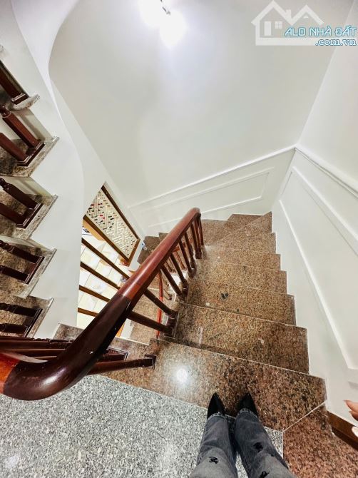 bán hoặc cho thuê nhà ngõ 10 Võng Thị, Tây Hồ, 50m2 x6 tầng, giá 9,8 tỷ