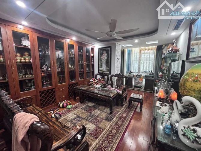 BÁN NHÀ PHỐ NGUYỄN KHÁNH TOÀN PHÂN LÔ VỈA HÈ OTO TRÁNH DT60m2*8T THANG MÁY NHÀ MỚI. 24 TỶ