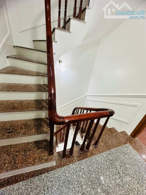 bán hoặc cho thuê nhà ngõ 10 Võng Thị, Tây Hồ, 50m2 x6 tầng, giá 9,8 tỷ