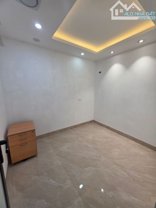 BÁN TẬP THỂ VIP TẦNG 1 – NHÀ A, NGÕ 43 VỌNG HÀ, HOÀN KIẾM. 75M² – 3PN. 4,56 TỶ