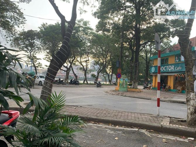 Mặt hồ tại Đống Đa, kinh doanh, ô tô tránh, vỉa hè rộng. Chỉ 2x tỷ 68m2, 7 tầng.