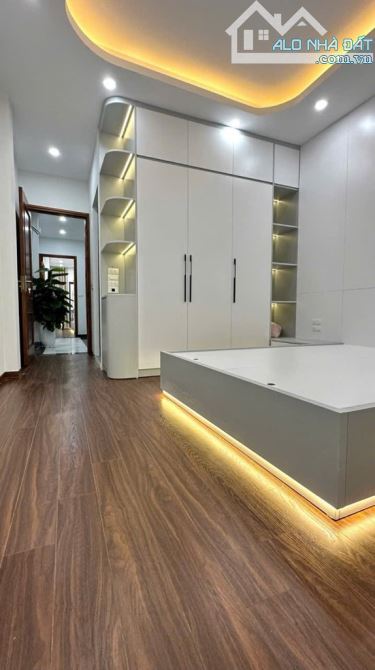 Phố Minh Khai 45m nhà đẹp gần ô tô sát đại học Bách, Kinh, Xây 10 ty