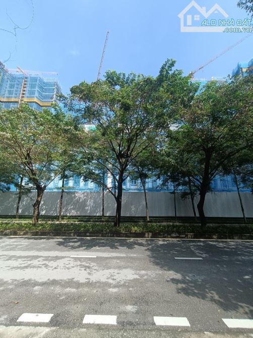 CẦN BÁN SIÊU PHẨM DUY NHẤT CIPUTRA TÂY HỒ , BT VIP , THANG MÁY , NỘI THẤT CAO CẤP 180M 95T