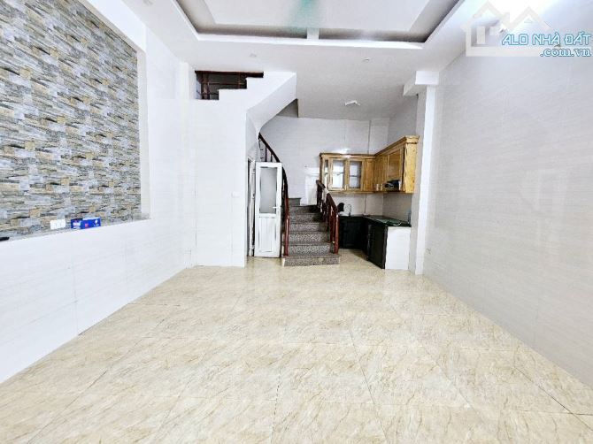 NHÀ ĐẸP - Ở NGAY – 7.38 TỶ – ĐƯỜNG HOÀNG MAI – GẦN PHỐ - THÔNG TỨ TUNG