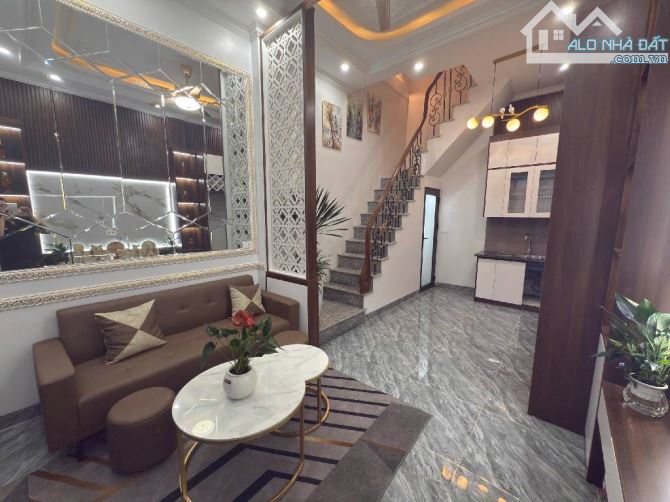 NHÀ TRUNG TÂM HAI BÀ TRƯNG, NGÕ Ô TÔ , TIỆN ÍCH ĐẦY ĐỦ , SÂN TRƯỚC NHÀ.