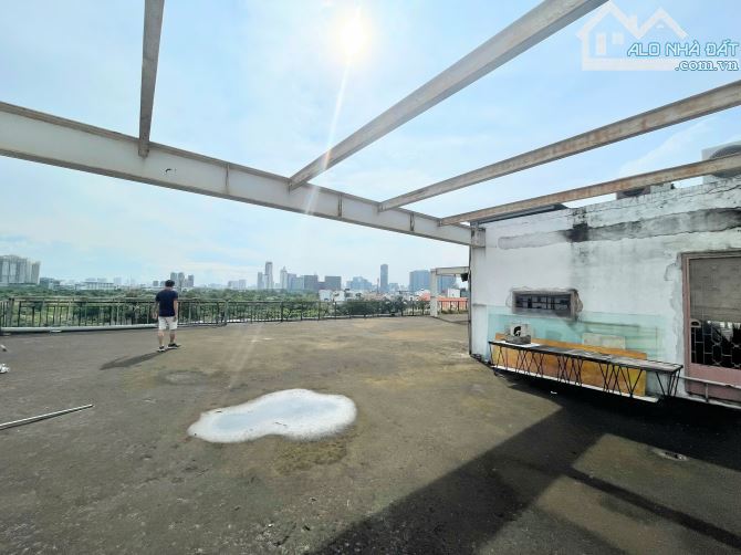 Cho thuê mặt bằng sân thượng 500m2 góc 2 mặt tiền Trần Não , Q2 - 2