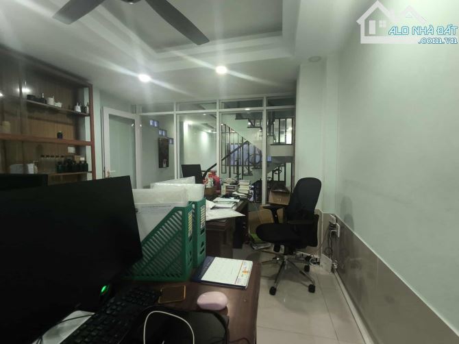 Bán Nhà Trịnh Thị Miếng, 60m2, 5 Tầng Đường 4m, Vài Bước 🚶 ra Chợ Bắp Ngã 3 Bầu, Tô Ký - 2