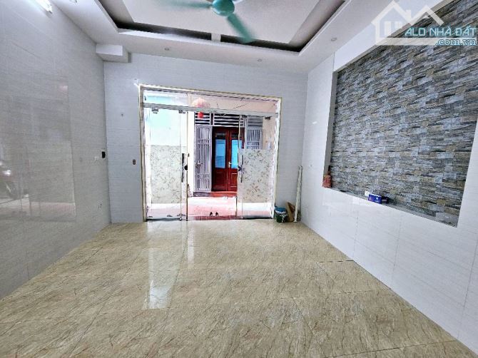 NHÀ ĐẸP - Ở NGAY – 7.38 TỶ – ĐƯỜNG HOÀNG MAI – GẦN PHỐ - THÔNG TỨ TUNG