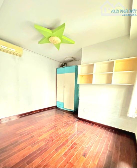 Chỉ Hơn 3 Tỷ - Có Hộ Khẩu Q.1 - Nhà 3 Tầng - Đường - Nguyễn Trãi - DTSD 50m² - 3