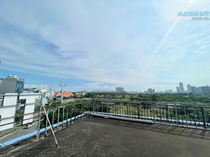 Cho thuê mặt bằng sân thượng 500m2 góc 2 mặt tiền Trần Não , Q2 - 3