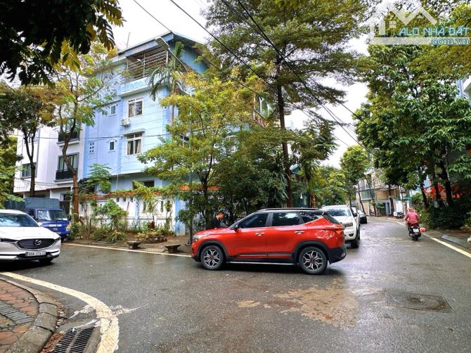 Lô góc Phương Mai, ô tô đỗ ngày đêm, cạnh hồ Kim Liên, MT6m vip, dân xây đẹp ở ngay