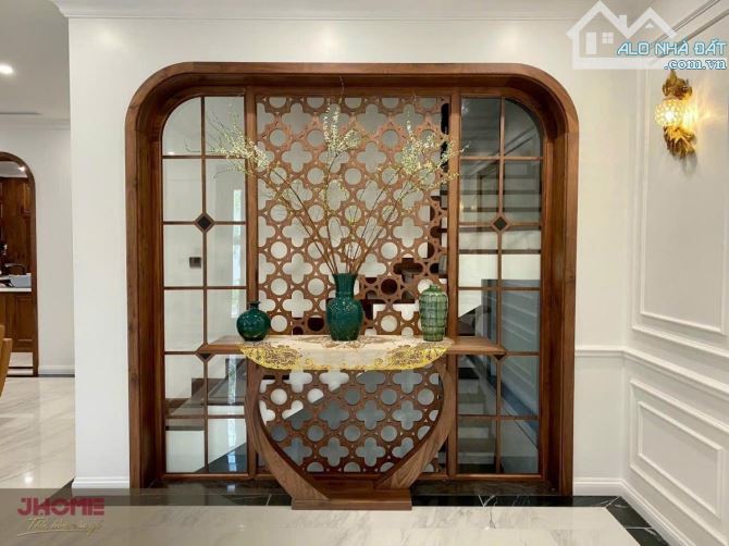 CẦN BÁN SIÊU PHẨM DUY NHẤT CIPUTRA TÂY HỒ , BT VIP , THANG MÁY , NỘI THẤT CAO CẤP 180M 95T