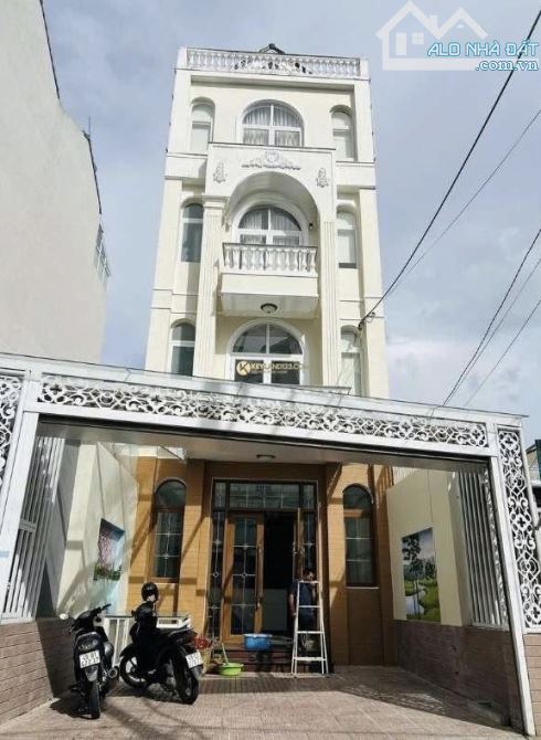 Khách Sạn Mặt Tiền 14PKD Ngay Trung Tâm, Thuận Tiện Di Chuyển, Sổ Hoàn Công Đầy Đủ