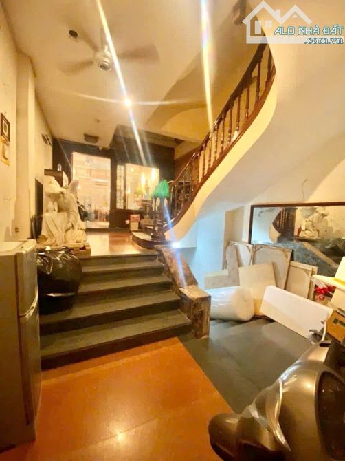 Bán nhà mặt phố Hàng Gai - Tuyệt tác 8 tầng nổi, 1 hầm, 1 bước chân chạm Hồ Gươm! 358 tỷ