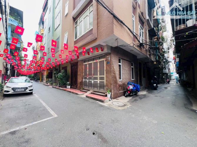 CẦU GIẤY PHÂN LÔ Ô TÔ QUA NHÀ NHỈNH 8 TỶ 30M2 5 TẦNG NGÕ THÔNG 15M RA MẶT PHỐ