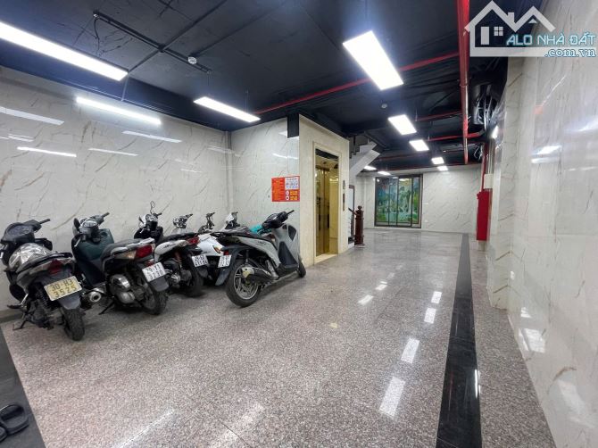 Mặt phố, 92,8m2, 9 tầng, mặt tiền 5,5m Ngã Tư Sở, Đống Đa, 39 tỷ 750.