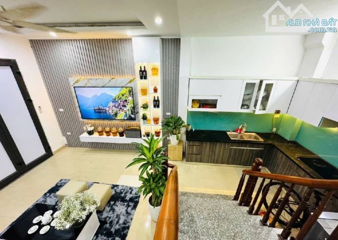 BÙI XƯƠNG TRẠCH- 8,2 TỶ- 5 TẦNG 3 NGỦ ĐỦ CÔNG NĂNG -NGÕ 3 GÁC TRÁNH FULL NỘI THẤT e Vân